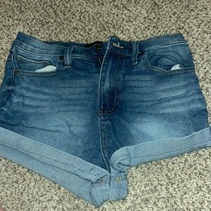 kendall and kylie jean shorts size 7/28 or M